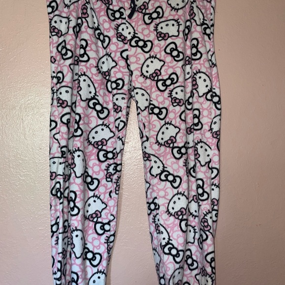 Hello Kitty Pink Pajama Set - Picture 5 of 5